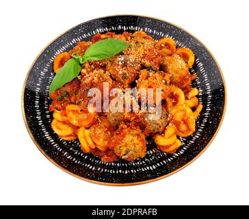 Polpette di manzo e maiale al forno con trulli in pasta pasto di salsa di pomodoro isolato su sfondo bianco Foto Stock