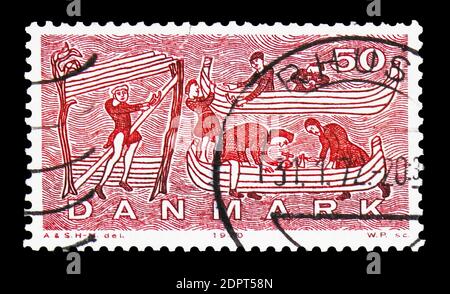 MOSCA, RUSSIA - 6 OTTOBRE 2018: Un francobollo stampato in Danimarca mostra spedizione, serie, circa 1970 Foto Stock