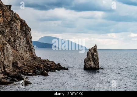 Skala Parus, Yalta. Veduta di Bolshaya Yalta dal nido di Swallow del castello, Crimea. Foto Stock