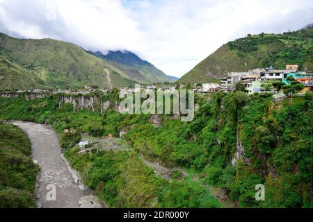 Valle del fiume Rio Pastaza, Banos de Agua Santa, provincia di Tungurahua, Ecuador Foto Stock