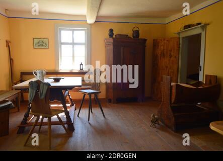 Hohenfelden, Germania 08-06-2020 tradizionale sala da pranzo tedesca con mobili d'epoca Foto Stock