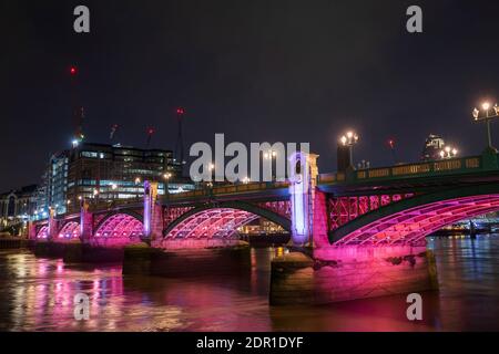Southwark Bridge, Londra, Inghilterra. Foto Stock