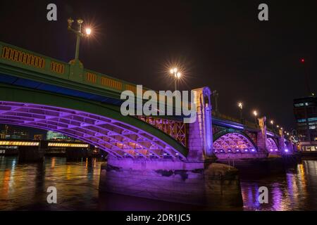 Southwark Bridge (dettaglio), Londra, Inghilterra. Foto Stock
