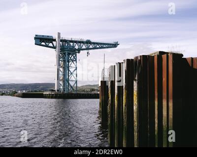 Titan Clydebank è una gru a sbalzo alta 150 metri (46 m) situata a Clydebank, West Dunbartonshire, Scozia. Foto Stock