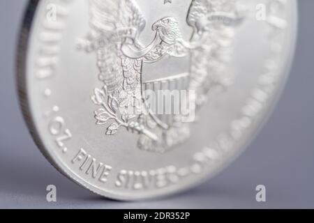 Macro di primo piano isolata di un oncia .999 US Argento Eagle Coin Foto Stock