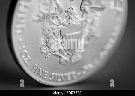 Macro di primo piano isolata di un oncia .999 US Argento Eagle Coin Foto Stock