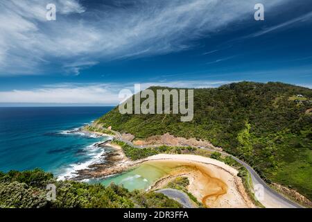 Vista panoramica sulla famosa Great Ocean Road nel sud dell'Australia. Foto Stock