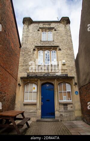 DEVIZES, WILTSHIRE, REGNO UNITO, AGOSTO 25 2020. L'Istituto letterario e Scientifico fu originariamente costruito come scuola nel 1822. Devizes, Inghilterra, Regno Unito Foto Stock