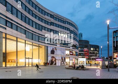 Il fine settimana dell'Avvento nel centro di Düsseldorf dopo il blocco in Crisi di Corona Foto Stock