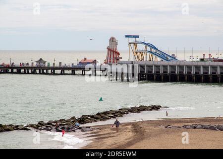 CLACTON, ESSEX, REGNO UNITO, 17 LUGLIO 2020. Clacton Pier, inaugurato il 27 luglio 1871. Clacton, Essex, Regno Unito, 17 luglio 2020 Foto Stock