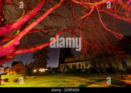 Chiesa di Swillington di notte. Foto Stock