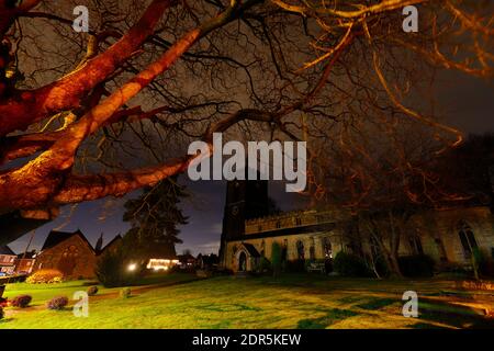 Chiesa di Swillington di notte. Foto Stock