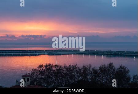 Incredibile alba sulla baia di Palma de Mallorca, Spagna Foto Stock