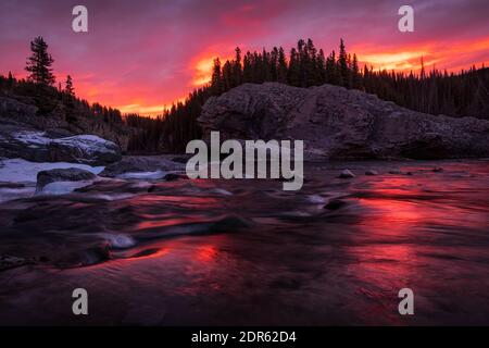 Cascate di gomito-Bragg Creek Sunrise, Alberta, Canada. Foto Stock