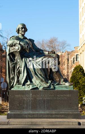 Chicago, Illinois / Stati Uniti - 9 dicembre 2020: Monumento a William Shakespeare dell'artista William Ordway Partridge in Lincoln Park. Foto Stock