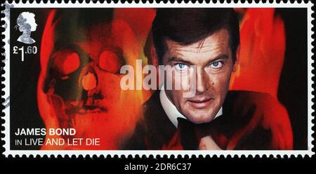 Roger Moore come James Bond sul francobollo britannico Foto Stock
