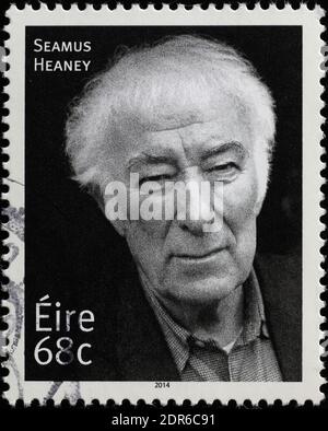 Seamus Heaney sul francobollo irlandese Foto Stock