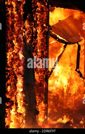 Garage incendio perdita totale. Nessuno ferito. Foto Stock