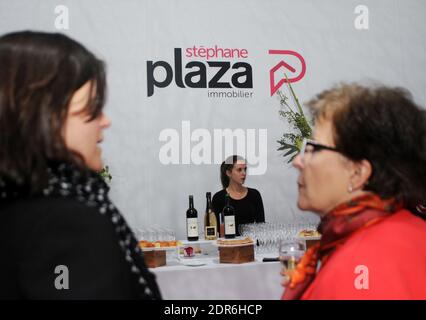 Il presentatore televisivo, specializzato in immobili, Stephane Plaza, ha aperto una nuova agenzia immobiliare, Avenue de la Motte Picquet, nel 15 ° arrondissement di Parigi, Francia il 1 ° ottobre 2015. Foto di Alain Apaydin/ABACAPRESS.COM Foto Stock