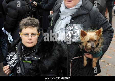 Manifestazione organizzata dall'UNAPEI (Union nationale des associations de parents, de personnes handicapees mentales et de leurs amis - Unione nazionale delle associazioni dei genitori dei disabili mentali e dei loro amici) per protestare contro le condizioni di vita dei bambini con disabilità mentali e della loro famiglia, Di fronte all'Assemblea Nazionale a Parigi, in Francia, il 20 ottobre 2015. Foto di Alain Apaydin/ABACAPRESS.COM Foto Stock