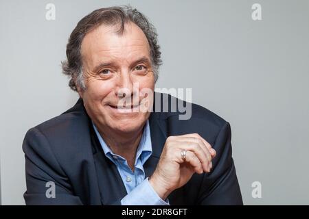 Portrait du comedien francais Daniel Russo, 'l'être ou pas' au theâtre Antoine, lors de l'enregistrement de l'emission de la televisione sur France 3 Les Grands du Rire a Paris, France le 21 ottobre 2015. Foto Maxime Reynaud/APS Medias/ABACAPRESSCOM Foto Stock