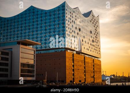 Tramonto nella sala concerti Elbphilharmonie di Amburgo Foto Stock