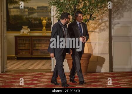 Il presidente francese Francois Hollande e il suo omologo kazako Nursultan Nazarbayev arrivarono per una cena di stato in onore di Nazarbayev al Palazzo Elysee di Parigi, Francia, il 5 ottobre 2015. Foto di Khanh Renaud/ABACAPRESS.COM Foto Stock