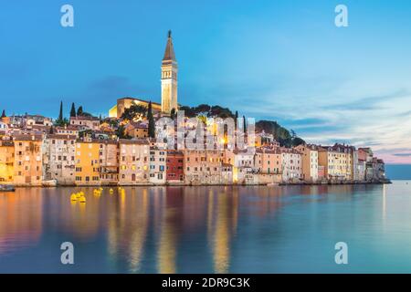 Rovigno è una città della Croazia situata sul Mare Adriatico settentrionale, situata sulla costa occidentale della penisola istriana, è una popolare località turistica Foto Stock