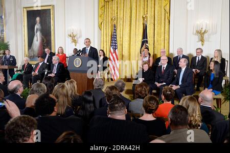 Il Presidente DEGLI STATI UNITI Barack Obama premia 17 vincitori della medaglia presidenziale della libertà durante una cerimonia nella stanza orientale della Casa Bianca a Washington, DC, USA il 24 novembre 2015. Foto di Olivier Douliery/ABACAPRESS.COM Foto Stock