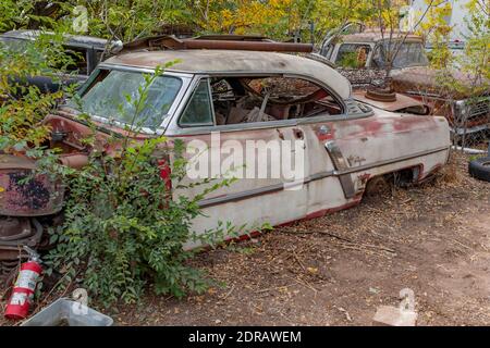 liquidazione di un Albuquerque, New Mexico auto junkyard Foto Stock