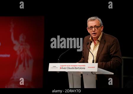 Pierre Laurent, segretario generale del Partito comunista francese (PCF), durante una riunione pubblica del partito socialista francese (PS), candidato superiore alle elezioni regionali svoltesi a Parigi, Francia, il 9 dicembre 2015, in Ile-de-France. Foto di Eliot Blondt/ABACAPRESS.COM Foto Stock