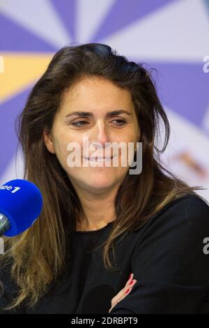 EXCLUSIF - VALERIE BENAIM - EMISSION SPECIALE : LA 500EME DES PIEDS DANS LE PLAT EN PUBLIC AU THEATRE COMEDIA - UTILIZATION ET DIFFUSION INTERDITE A (CLOSER, VOICI, PUBLIC, ICI PARIS, FRANCE DIMANCHE) - PHOTO BY NASSER BERZANE/ABACAPRESS.COM Foto Stock