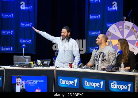 EXCLUSIF - CYRIL HANOUNA, JEROME COMMENDEUR, VALERIE BENAIM - EMISSION SPECIALE : LA 500EME DES PIEDS DANS LE PLAT EN PUBLIC AU THEATRE COMEDIA - UTILIZATION ET DIFFUSION INTERDITE A (CLOSER, VOICI, PUBLIC, ICI PARIS, FRANCE DIMANCHE) - PHOTO BY NASSER BERZANE/ABACAPRESS.COM Foto Stock