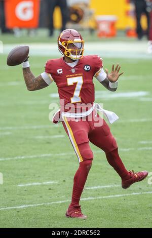 Landover, Maryland, Stati Uniti. 20 dicembre 2020. Washington Football Team Quarterback Dwayne Haskins (7) si prepara a lanciare durante il gioco NFL tra la partita di stagione regolare NFL tra i Seattle Seahawks e la Washington Football Team giocata al FedEx Field di Landover, Maryland. Fotografo: Cory Royster. Credit: csm/Alamy Live News Foto Stock