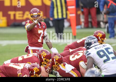 Landover, Maryland, Stati Uniti. 20 dicembre 2020. Washington Football Team Quarterback Dwayne Haskins (7) audiolibri sulla linea durante il gioco di NFL tra il gioco di stagione regolare NFL tra i Seattle Seahawks e la Washington Football Team giocato al FedEx Field di Landover, Maryland. Fotografo: Cory Royster. Credit: csm/Alamy Live News Foto Stock