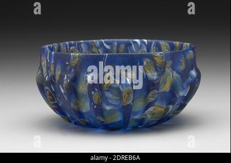 Ciotola a coste, i secolo a.C.–i secolo d.C., vetro fuso, blu scuro trasparente, 5.16 × 10.9 cm (2 1/16 × 4 5/16 in.), romana, mediterranea orientale, ellenistica o romana, Containers - vetro Foto Stock