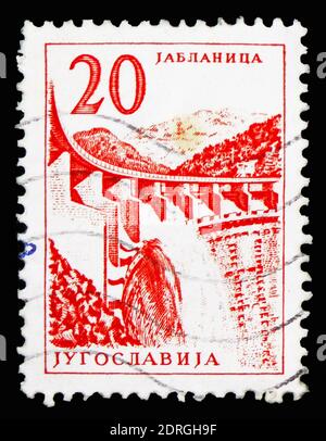 MOSCA, RUSSIA - 10 FEBBRAIO 2019: Un francobollo stampato in Jugoslavia mostra la centrale idroelettrica a Jablanica, serie di ingegneria e architettura, circa 19 Foto Stock