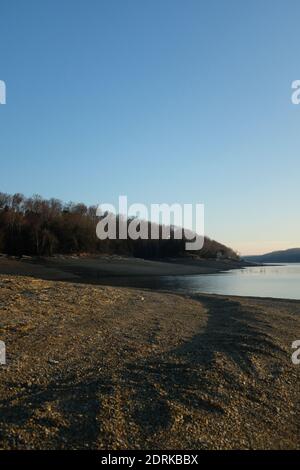 Una vista del fiume Cumberland in Kentucky nel USA su un cielo chiaro sfondo Foto Stock