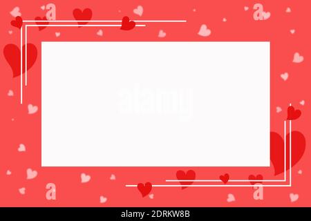 Cartolina con cuori rossi e posto per il testo su uno sfondo rosso. San Valentino concetto di fondo. Foto Stock