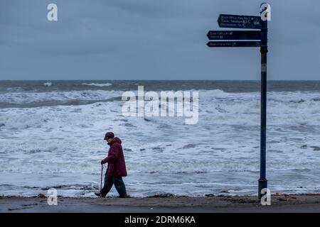 Bournemouth, Dorset. 11 novembre 2014 una giornata di novembre fredda e bagnata sulla spiaggia vicino al molo di Bournemouth. 11 novembre 2014. Foto: Neil Turner Foto Stock