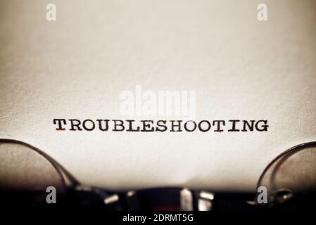 Risoluzione dei problemi relativi alla parola scritta con una macchina da scrivere. Foto Stock