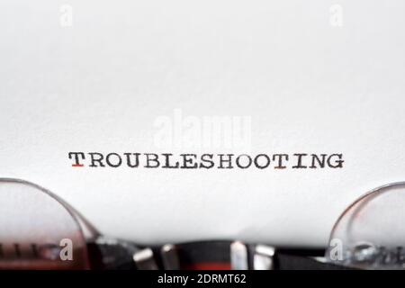 Risoluzione dei problemi relativi alla parola scritta con una macchina da scrivere. Foto Stock