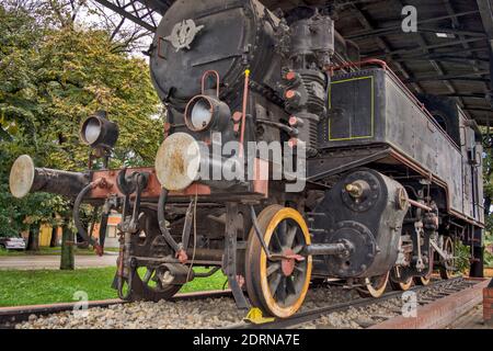 Kikinda, Serbia, 17 ottobre 2015. Vecchia locomotiva a vapore serie JZ51 - 159 prodotta in Ungheria intorno al 1910.la locomotiva è un esemplare del museo ed è p Foto Stock