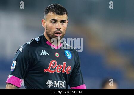 Lo attaccante italiano del SSC Napoli Andrea Petagna guarda durante la serie Una partita di calcio SS Lazio vs SSC Napoli Foto Stock