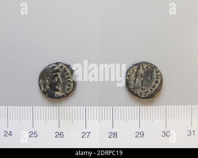 Governatore: Costantino II, Imperatore di Roma, 316–340 d.C., 1 Nummo di Costantino II, Imperatore di Roma, 337–40, bronzo argentifero, 1.64 g, 6:00, 14 mm, fatto in Impero Romano, Romano, IV secolo, Numismatica Foto Stock