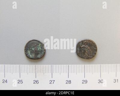 Governatore: Costantino II, Imperatore di Roma, 316–340 d.C., 1 Nummo di Costantino II, Imperatore di Roma, 337–40, bronzo argentifero, 1.27 g, 12:00, 13 mm, fatto in Impero Romano, Romano, IV secolo, Numismatica Foto Stock