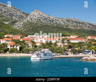 Orebić, Dubrovnik-Neretva, Croazia. Traghetto passeggeri da Korčula che entra nel porto. Foto Stock