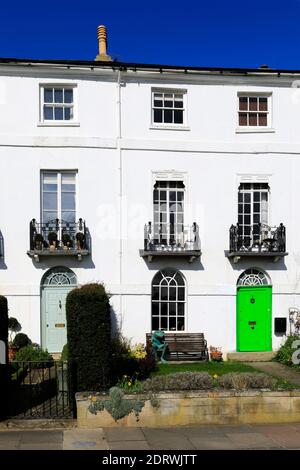 Vista delle case in Rutland Terrace, UNA fila di case in stile Regency costruito nel 1831, Stamford città; Lincolnshire; Inghilterra; Regno Unito Foto Stock