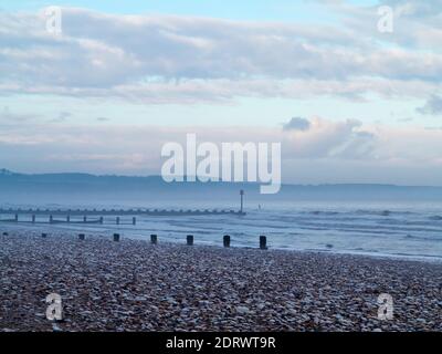 Vista invernale della spiaggia di Bridlington, un popolare mare resort nell'East Riding dello Yorkshire Inghilterra UK/ Foto Stock