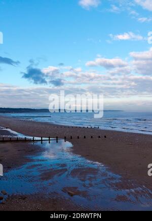 Vista invernale della spiaggia di Bridlington, un popolare mare resort nell'East Riding dello Yorkshire Inghilterra UK/ Foto Stock